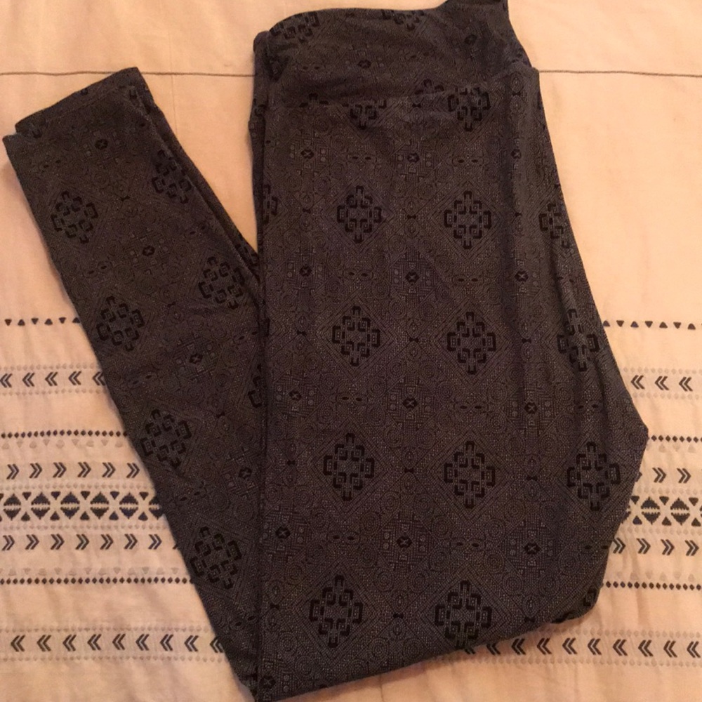 EUC size tall and curvy LuLaRoe leggings